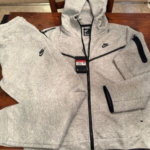 Nike Men's Light Gray Full-Zip Jacket